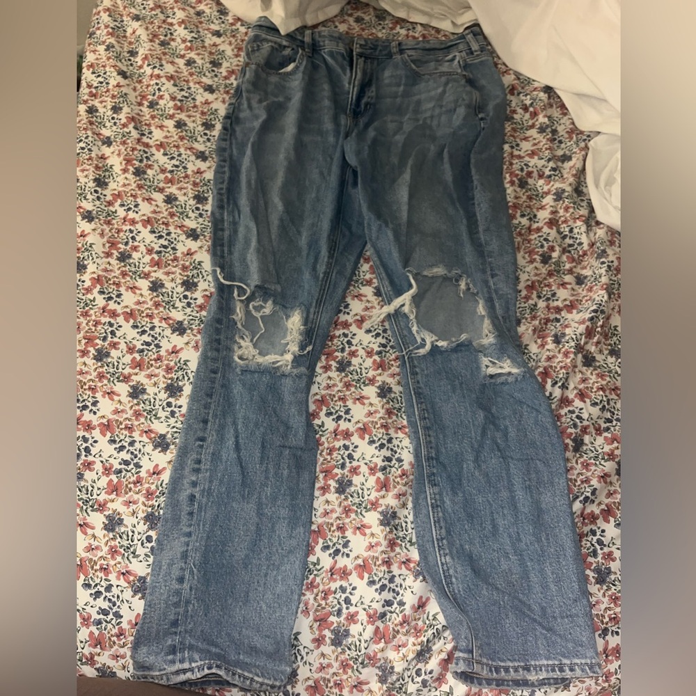AE Women’s Ripped Knee Mom Jeans